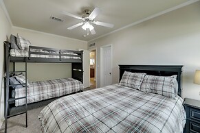 5 Mi to Splashway Waterpark: Cabin in Rock Island
