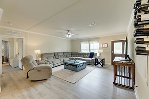 5 Mi to Splashway Waterpark: Cabin in Rock Island