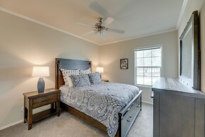 5 Mi to Splashway Waterpark: Cabin in Rock Island