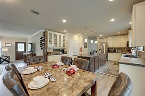 5 Mi to Splashway Waterpark: Cabin in Rock Island