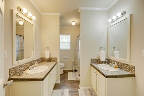 5 Mi to Splashway Waterpark: Cabin in Rock Island