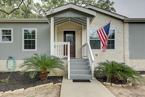 5 Mi to Splashway Waterpark: Cabin in Rock Island