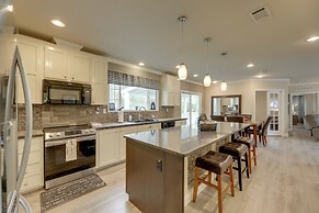 5 Mi to Splashway Waterpark: Cabin in Rock Island