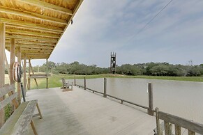 5 Mi to Splashway Waterpark: Cabin in Rock Island