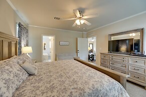 5 Mi to Splashway Waterpark: Cabin in Rock Island