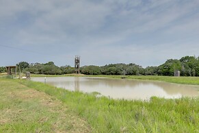 5 Mi to Splashway Waterpark: Cabin in Rock Island