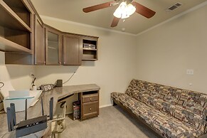 5 Mi to Splashway Waterpark: Cabin in Rock Island