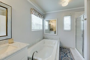 5 Mi to Splashway Waterpark: Cabin in Rock Island