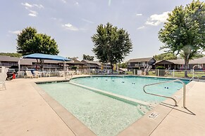 Lake & Pool Access: Lazy Days Condo w/ Balcony!