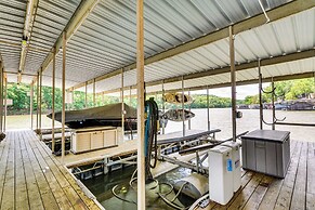 Lake & Pool Access: Lazy Days Condo w/ Balcony!