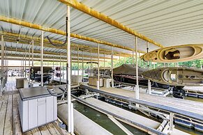 Lake & Pool Access: Lazy Days Condo w/ Balcony!