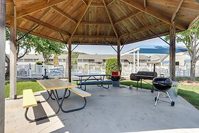 Lake & Pool Access: Lazy Days Condo w/ Balcony!