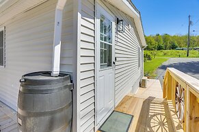 4 Mi to Delaware River: Callicoon Retreat w/ Deck!