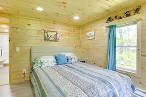 4 Mi to Delaware River: Callicoon Retreat w/ Deck!