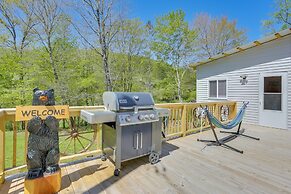 4 Mi to Delaware River: Callicoon Retreat w/ Deck!