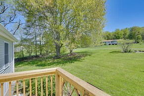 4 Mi to Delaware River: Callicoon Retreat w/ Deck!