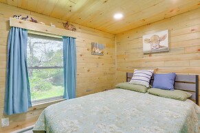 4 Mi to Delaware River: Callicoon Retreat w/ Deck!