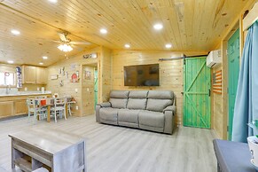 4 Mi to Delaware River: Callicoon Retreat w/ Deck!