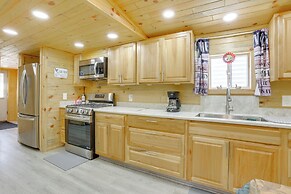 4 Mi to Delaware River: Callicoon Retreat w/ Deck!