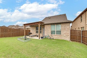 Walk to Lake Ray Hubbard: Spacious Family Home!