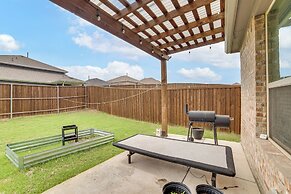 Walk to Lake Ray Hubbard: Spacious Family Home!