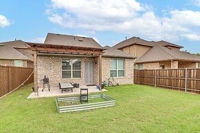 Walk to Lake Ray Hubbard: Spacious Family Home!