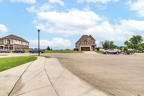 Walk to Lake Ray Hubbard: Spacious Family Home!