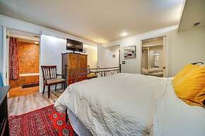 8 Mi to Dtwn Seattle: Pet-friendly Apt w/ Hot Tub