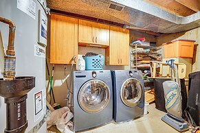 8 Mi to Dtwn Seattle: Pet-friendly Apt w/ Hot Tub