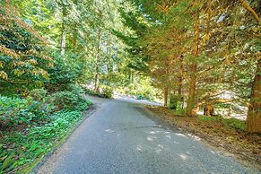 8 Mi to Dtwn Seattle: Pet-friendly Apt w/ Hot Tub