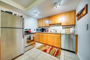 8 Mi to Dtwn Seattle: Pet-friendly Apt w/ Hot Tub