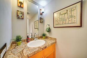8 Mi to Dtwn Seattle: Pet-friendly Apt w/ Hot Tub