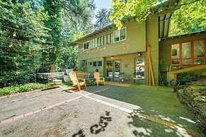 8 Mi to Dtwn Seattle: Pet-friendly Apt w/ Hot Tub