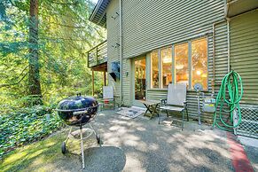 8 Mi to Dtwn Seattle: Pet-friendly Apt w/ Hot Tub