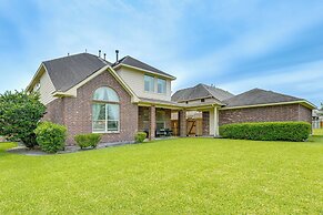 Pet-friendly Home w/ Patio & Yard in Rosharon