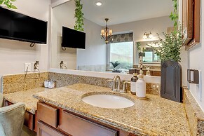 Pet-friendly Home w/ Patio & Yard in Rosharon