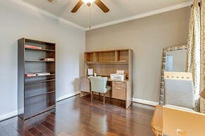 Pet-friendly Home w/ Patio & Yard in Rosharon