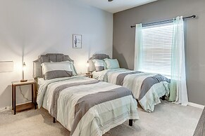 Pet-friendly Home w/ Patio & Yard in Rosharon