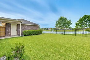 Pet-friendly Home w/ Patio & Yard in Rosharon