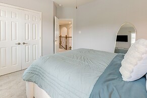 Pet-friendly Home w/ Patio & Yard in Rosharon