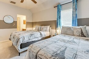 Pet-friendly Home w/ Patio & Yard in Rosharon