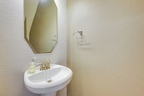 Pet-friendly Home w/ Patio & Yard in Rosharon