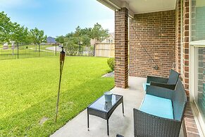 Pet-friendly Home w/ Patio & Yard in Rosharon