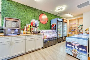 8 Mi to Disney: Luxe Townhome in Kissimmee