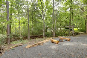 < 1 Mi to Devils Fork Recreation Area: Cozy Cabin!