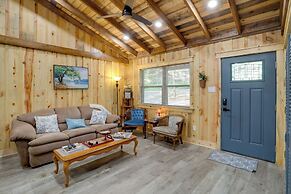 < 1 Mi to Devils Fork Recreation Area: Cozy Cabin!