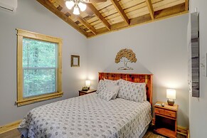 < 1 Mi to Devils Fork Recreation Area: Cozy Cabin!