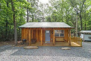 < 1 Mi to Devils Fork Recreation Area: Cozy Cabin!