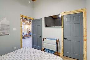 < 1 Mi to Devils Fork Recreation Area: Cozy Cabin!