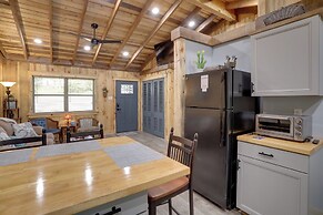 < 1 Mi to Devils Fork Recreation Area: Cozy Cabin!